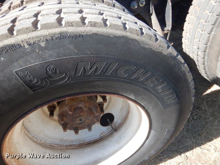 image for item DG4616 2003 International 9100i  semi truck