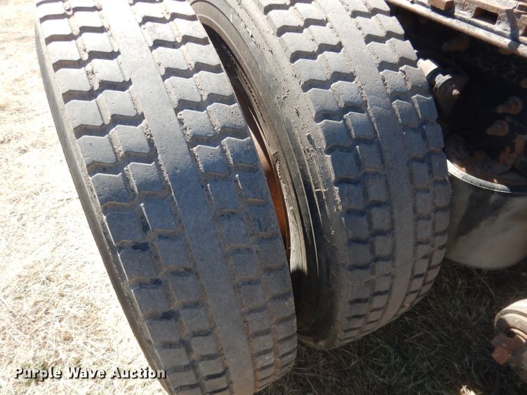 image for item DG4616 2003 International 9100i  semi truck