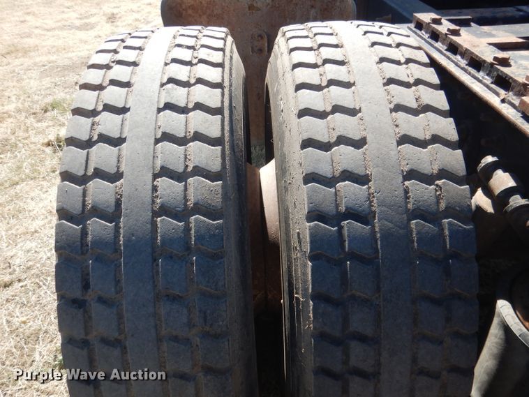 image for item DG4616 2003 International 9100i  semi truck