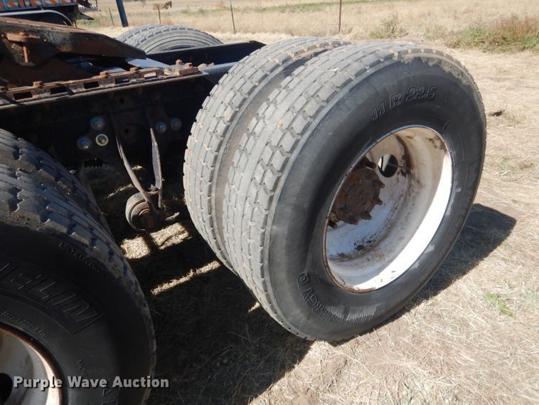 image for item DG4616 2003 International 9100i  semi truck