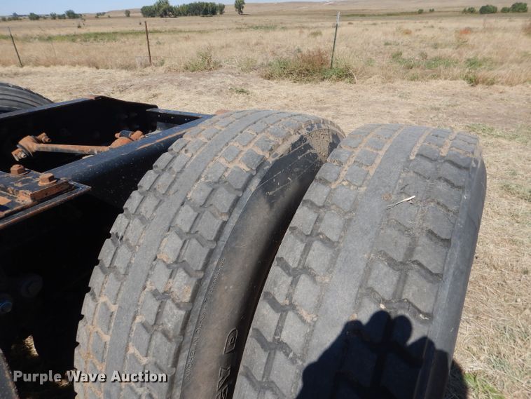 image for item DG4616 2003 International 9100i  semi truck