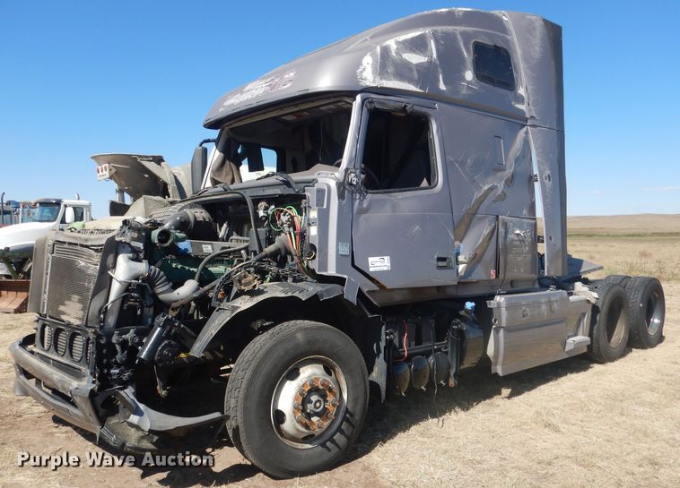 image for item DG4620 2015 Volvo VN  semi truck