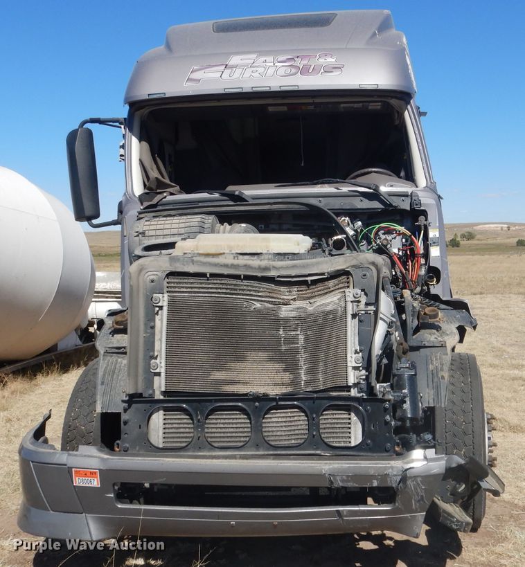 image for item DG4620 2015 Volvo VN  semi truck