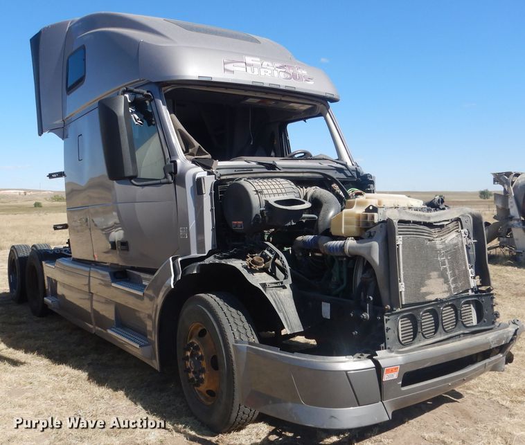 image for item DG4620 2015 Volvo VN  semi truck