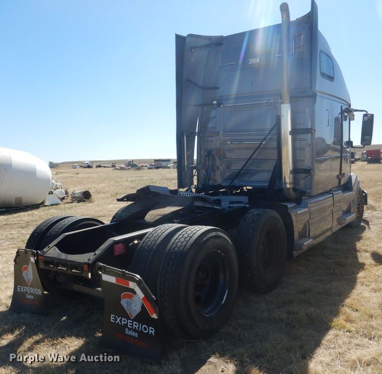 image for item DG4620 2015 Volvo VN  semi truck