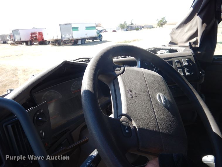 image for item DG4620 2015 Volvo VN  semi truck