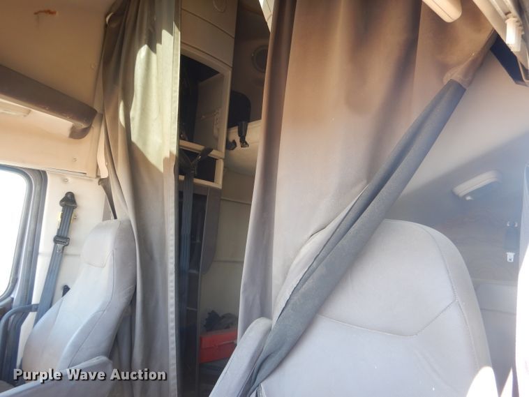 image for item DG4620 2015 Volvo VN  semi truck