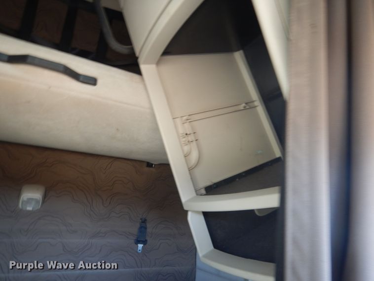 image for item DG4620 2015 Volvo VN  semi truck