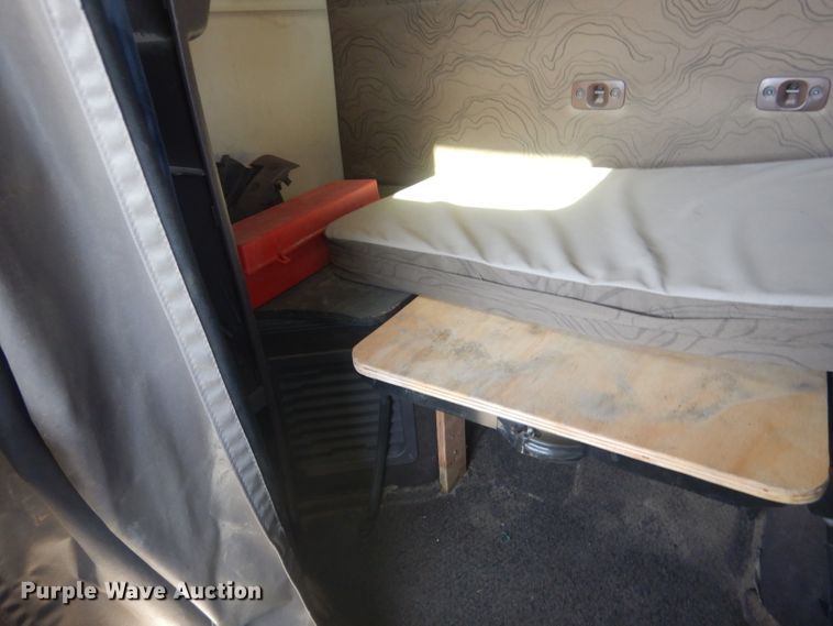 image for item DG4620 2015 Volvo VN  semi truck