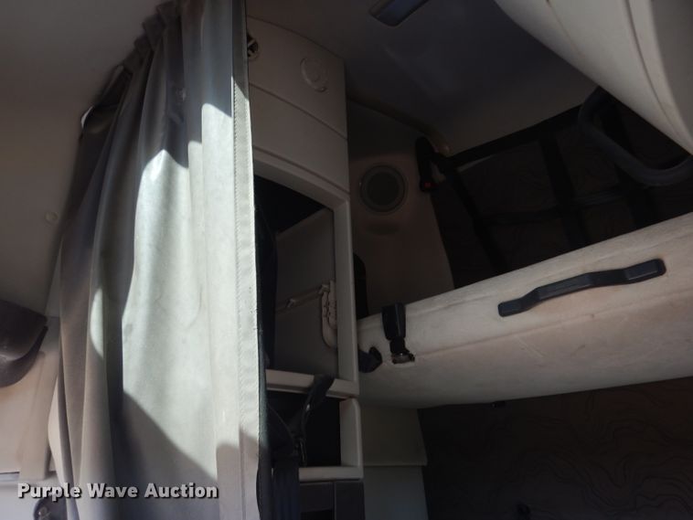 image for item DG4620 2015 Volvo VN  semi truck