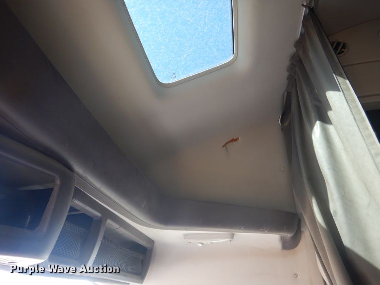 image for item DG4620 2015 Volvo VN  semi truck