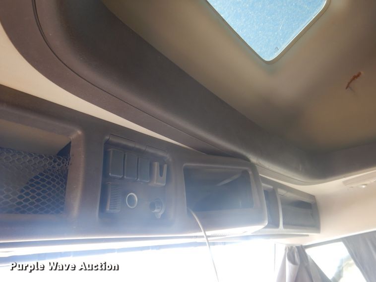 image for item DG4620 2015 Volvo VN  semi truck