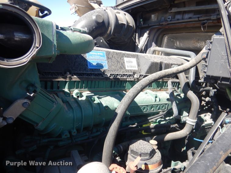 image for item DG4620 2015 Volvo VN  semi truck