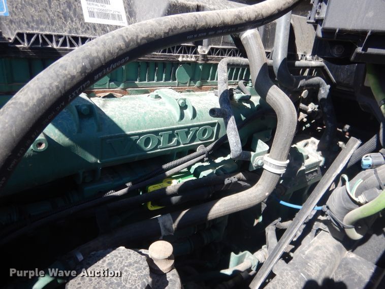 image for item DG4620 2015 Volvo VN  semi truck