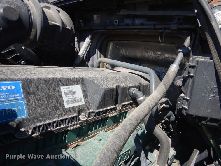 image for item DG4620 2015 Volvo VN  semi truck