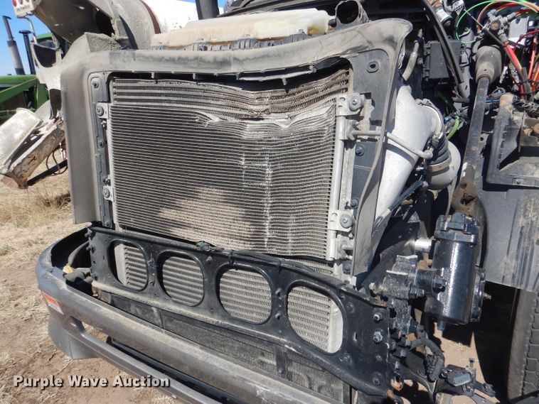 image for item DG4620 2015 Volvo VN  semi truck