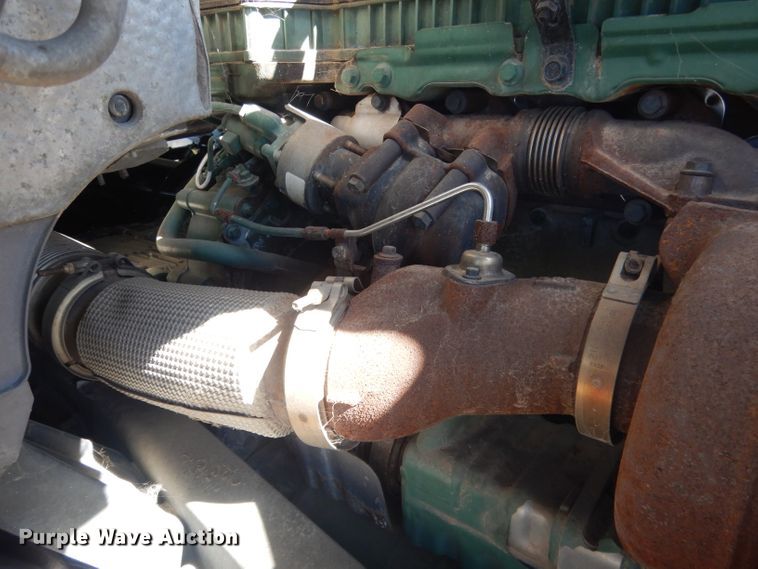 image for item DG4620 2015 Volvo VN  semi truck