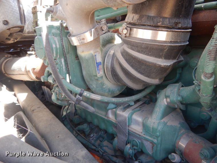 image for item DG4620 2015 Volvo VN  semi truck