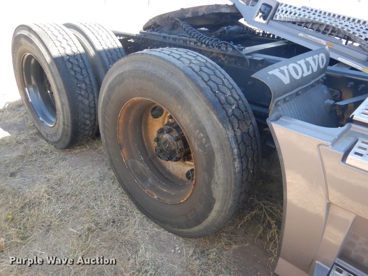 image for item DG4620 2015 Volvo VN  semi truck