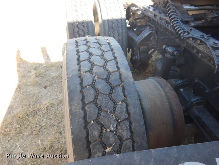 image for item DG4620 2015 Volvo VN  semi truck