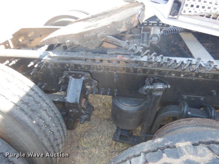 image for item DG4620 2015 Volvo VN  semi truck