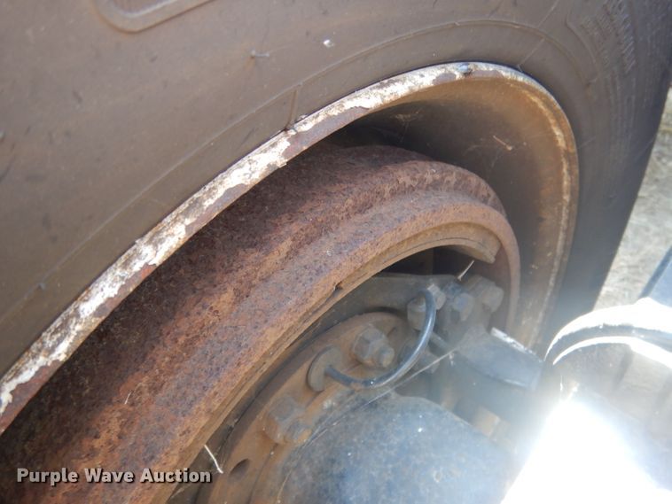 image for item DG4620 2015 Volvo VN  semi truck