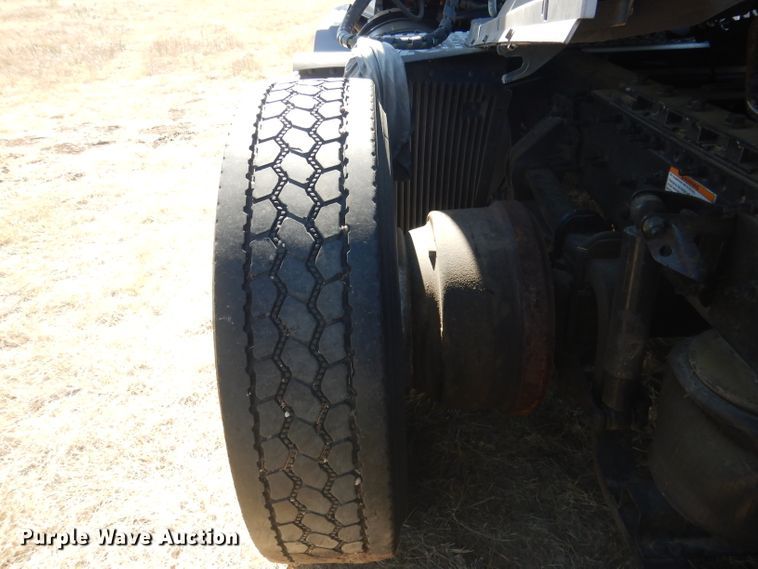 image for item DG4620 2015 Volvo VN  semi truck