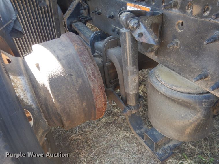 image for item DG4620 2015 Volvo VN  semi truck