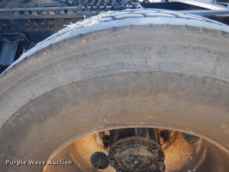 image for item DG4620 2015 Volvo VN  semi truck