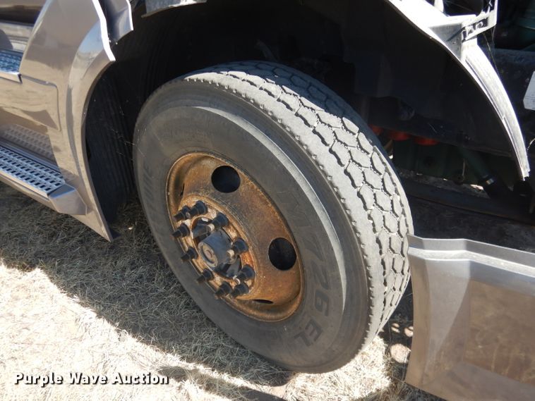 image for item DG4620 2015 Volvo VN  semi truck