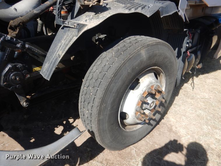 image for item DG4620 2015 Volvo VN  semi truck