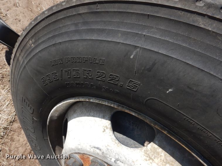 image for item DG4620 2015 Volvo VN  semi truck