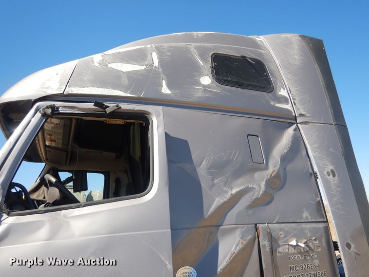 image for item DG4620 2015 Volvo VN  semi truck