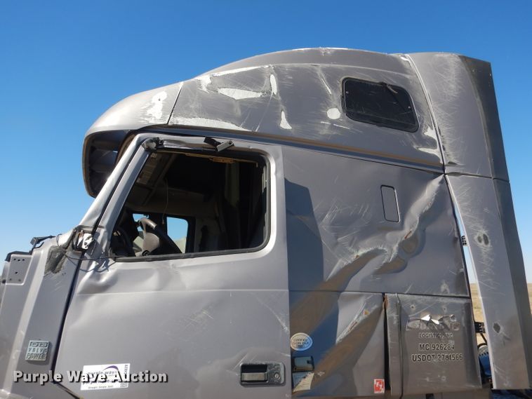 image for item DG4620 2015 Volvo VN  semi truck