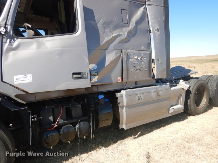 image for item DG4620 2015 Volvo VN  semi truck