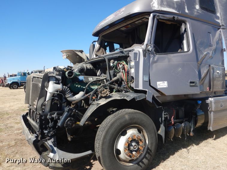 image for item DG4620 2015 Volvo VN  semi truck