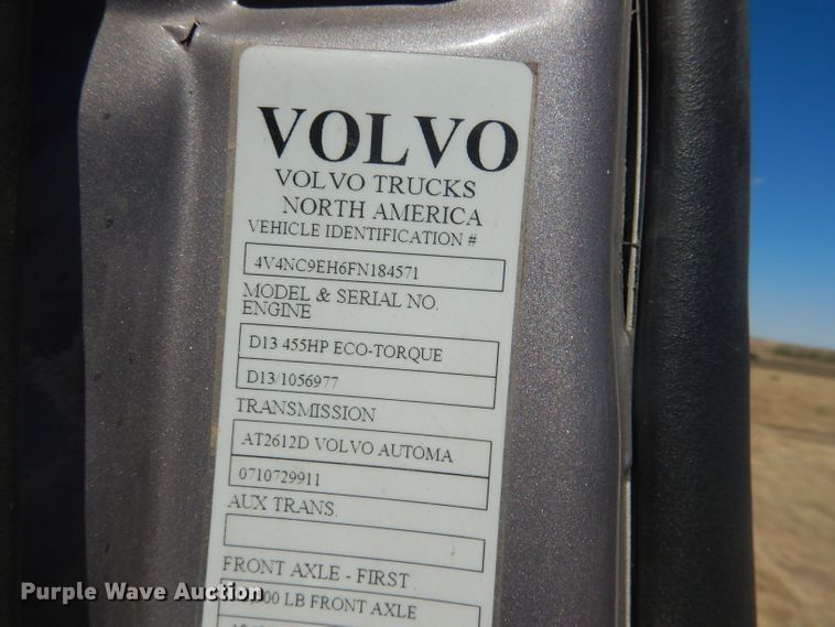 image for item DG4620 2015 Volvo VN  semi truck