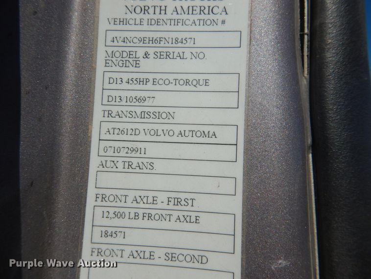 image for item DG4620 2015 Volvo VN  semi truck