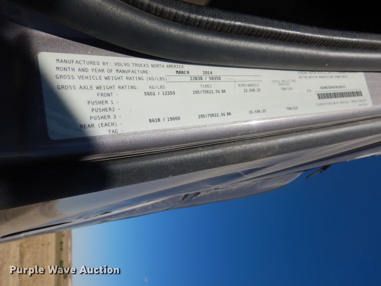 image for item DG4620 2015 Volvo VN  semi truck