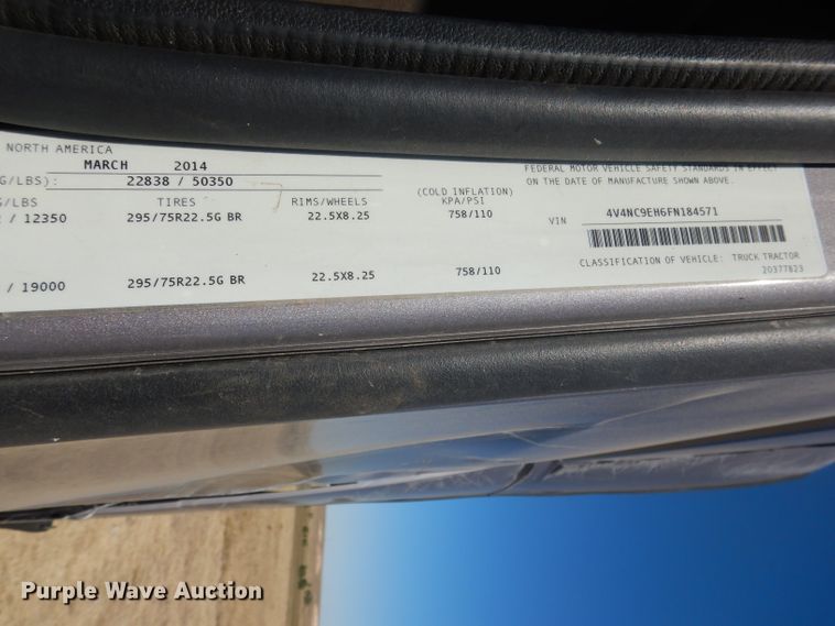 image for item DG4620 2015 Volvo VN  semi truck