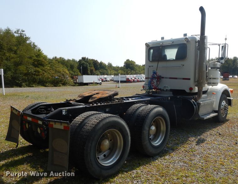 image for item DH0057 2013 Peterbilt 367  semi truck