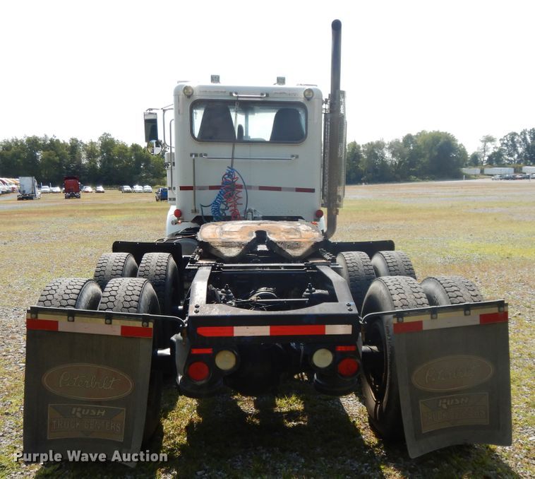 image for item DH0057 2013 Peterbilt 367  semi truck