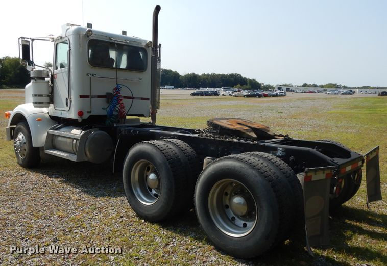 image for item DH0057 2013 Peterbilt 367  semi truck