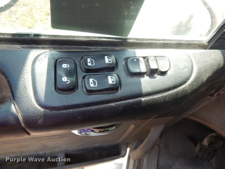 image for item DH0057 2013 Peterbilt 367  semi truck