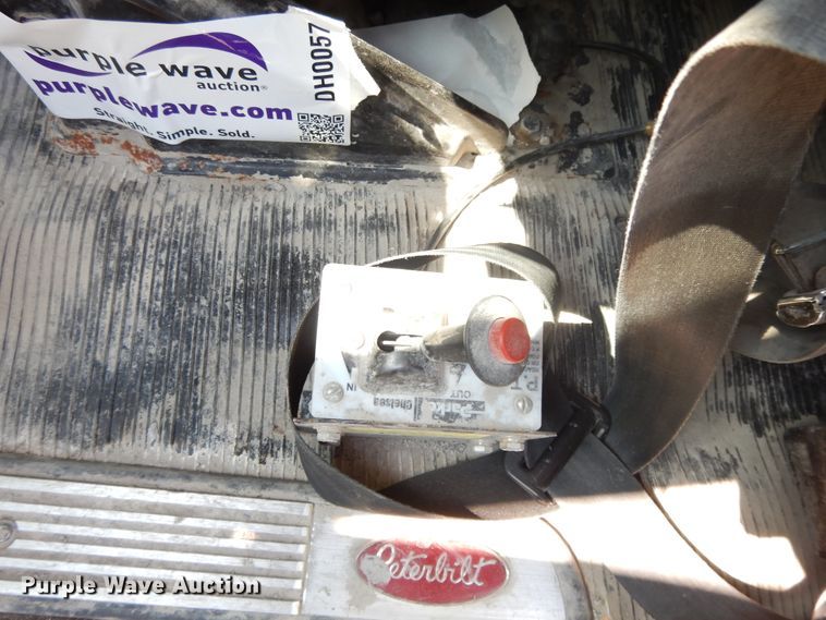 image for item DH0057 2013 Peterbilt 367  semi truck