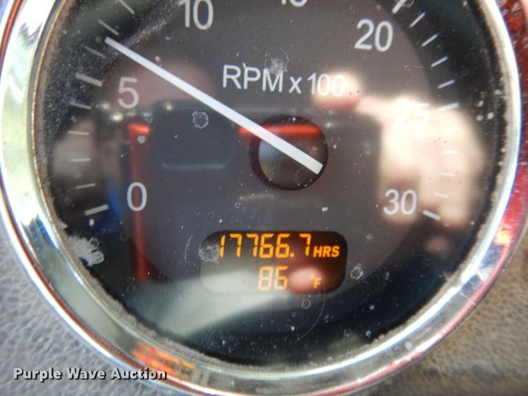 image for item DH0057 2013 Peterbilt 367  semi truck