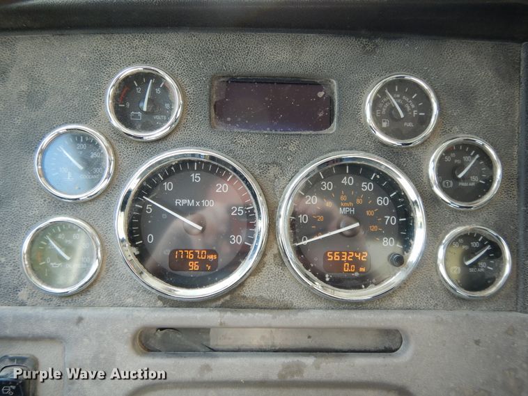 image for item DH0057 2013 Peterbilt 367  semi truck