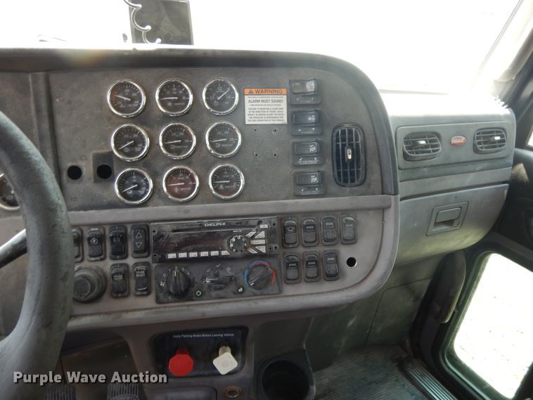 image for item DH0057 2013 Peterbilt 367  semi truck