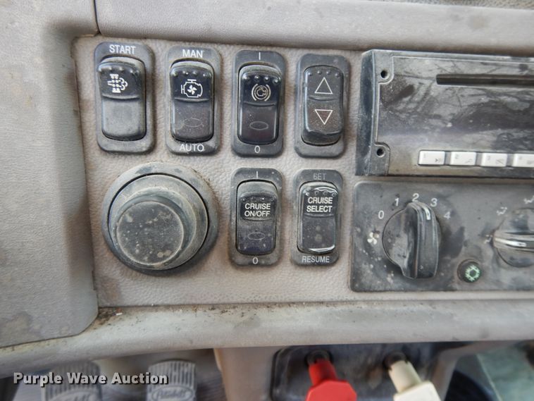 image for item DH0057 2013 Peterbilt 367  semi truck