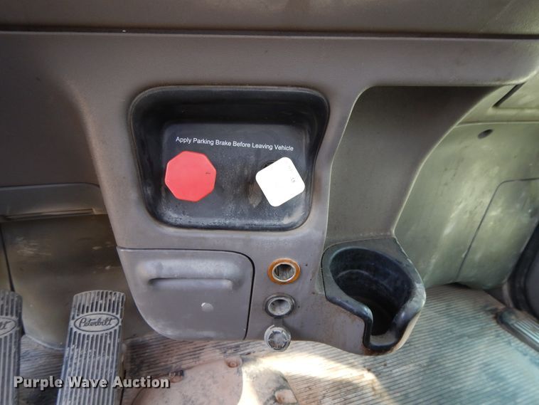 image for item DH0057 2013 Peterbilt 367  semi truck